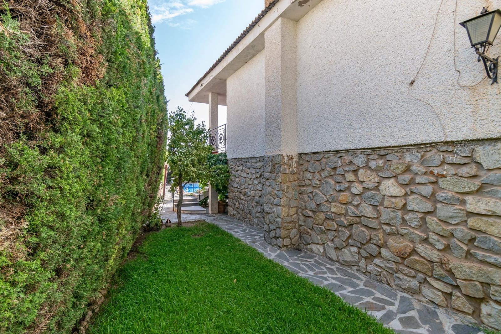 4 slaapkamer Villa te koop in Huetor Santillan met zwembad garage - € 278.000 (Ref: 9502528)