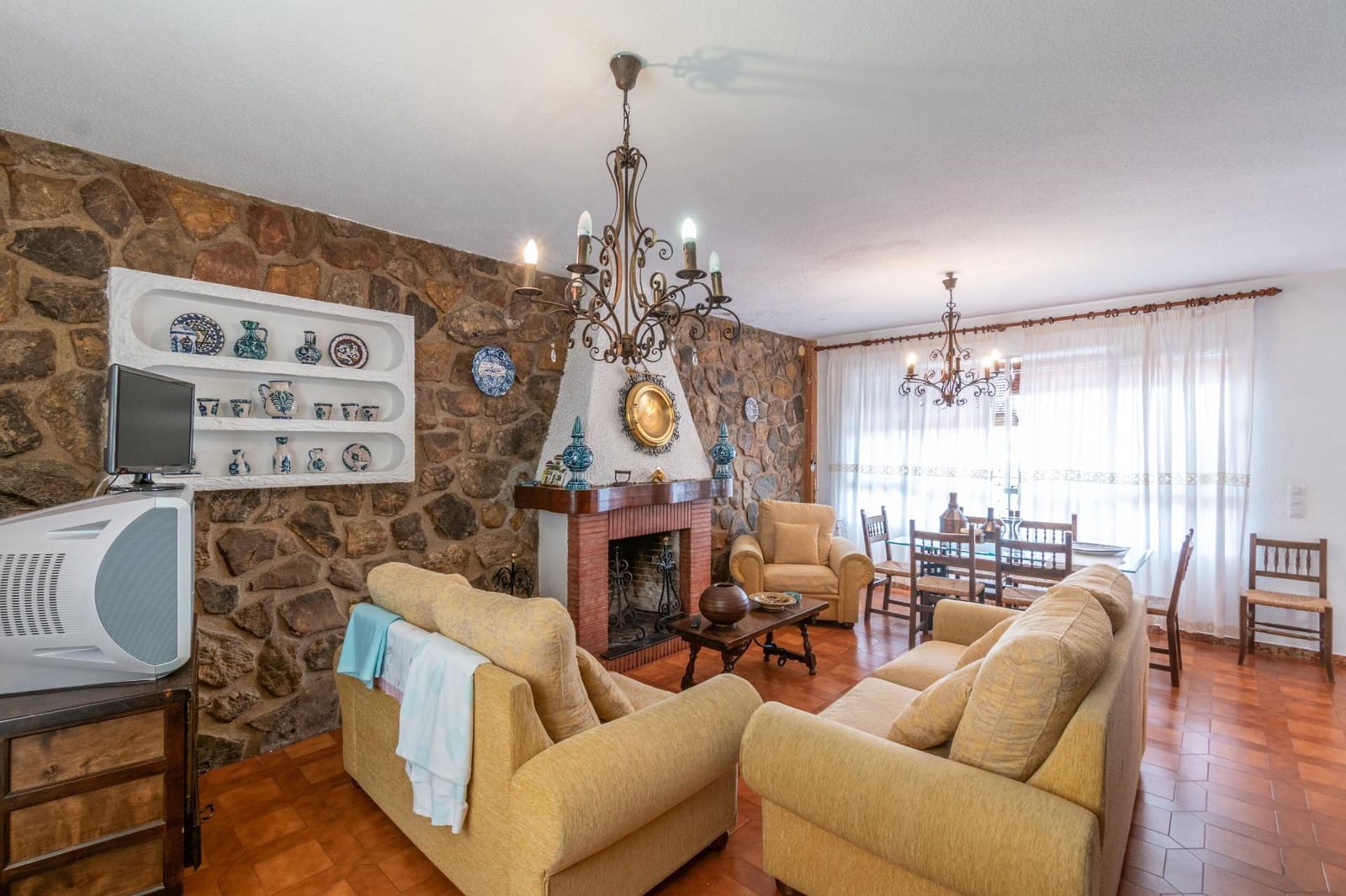 4 slaapkamer Villa te koop in Huetor Santillan met zwembad garage - € 278.000 (Ref: 9502528)