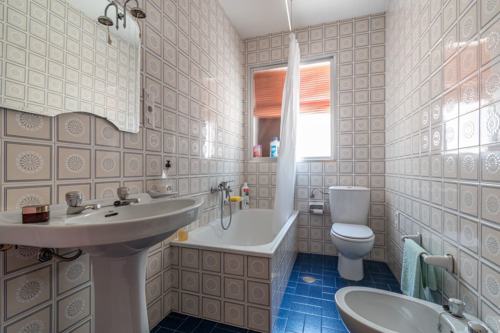 4 slaapkamer Villa te koop in Huetor Santillan met zwembad garage - € 278.000 (Ref: 9502528)