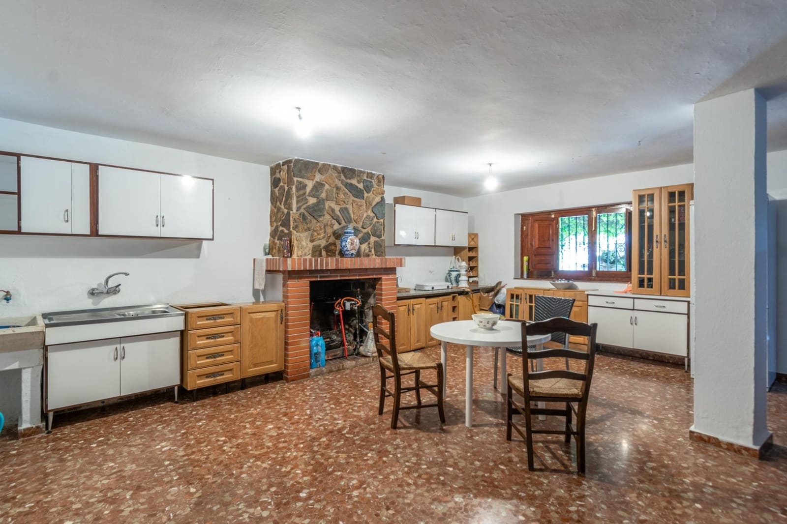 4 slaapkamer Villa te koop in Huetor Santillan met zwembad garage - € 278.000 (Ref: 9502528)