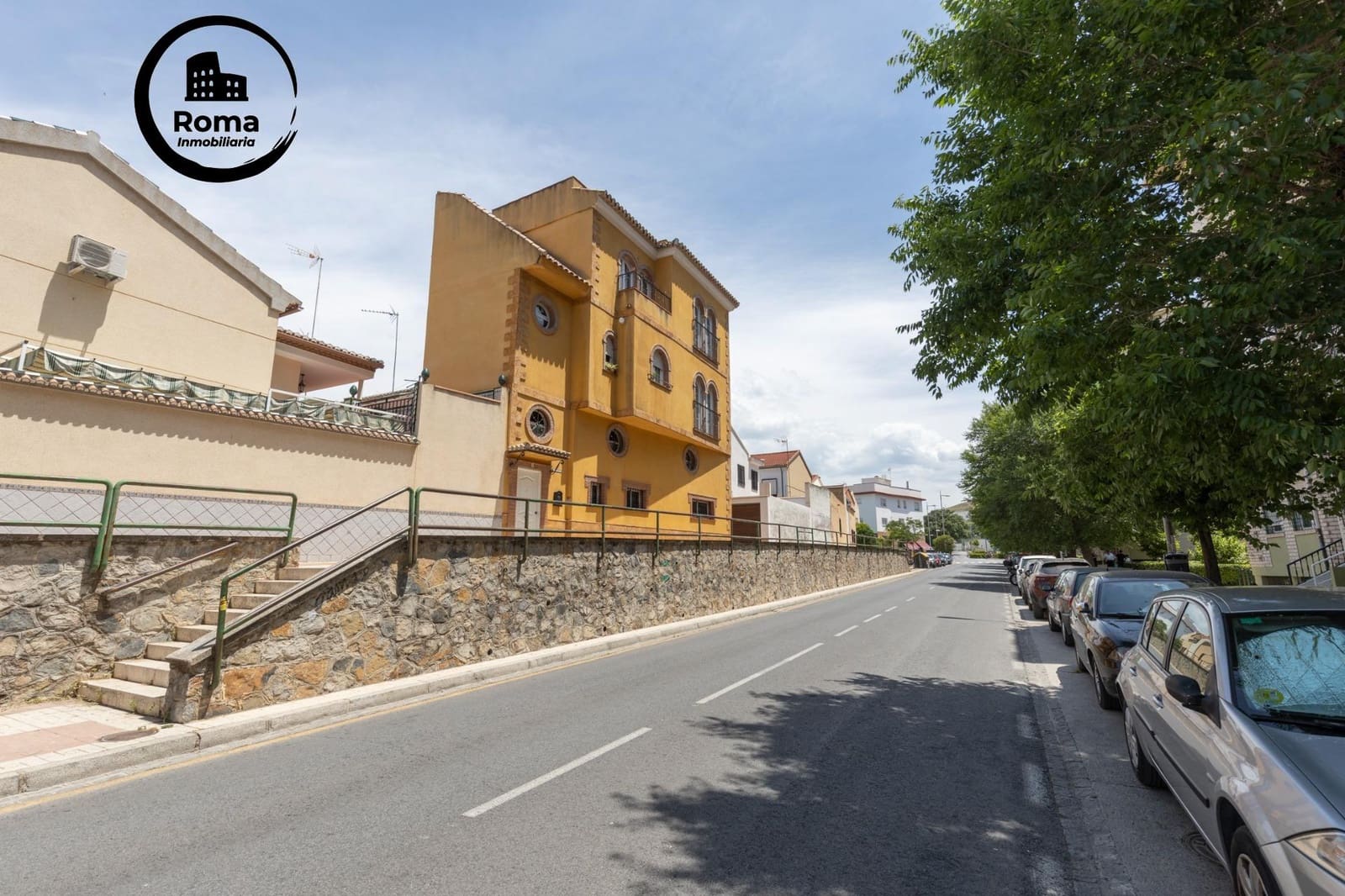 5 bedroom Townhouse for sale in Granada city with garage - € 360,000 (Ref: 9502545)