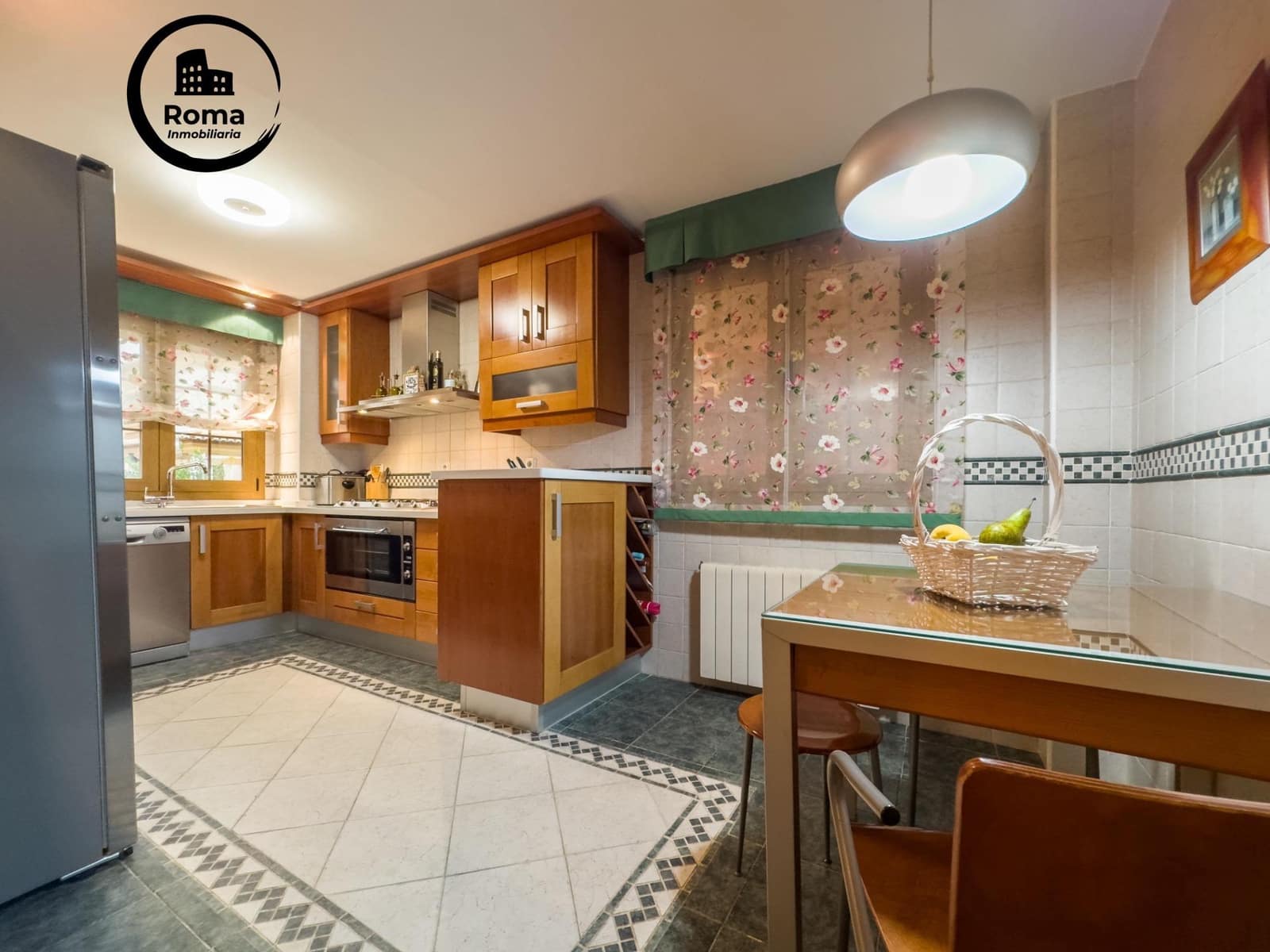 4 soverom Kjedet enebolig til salgs i Las Gabias med svømmebasseng garasje - € 385 000 (Ref: 9502546)