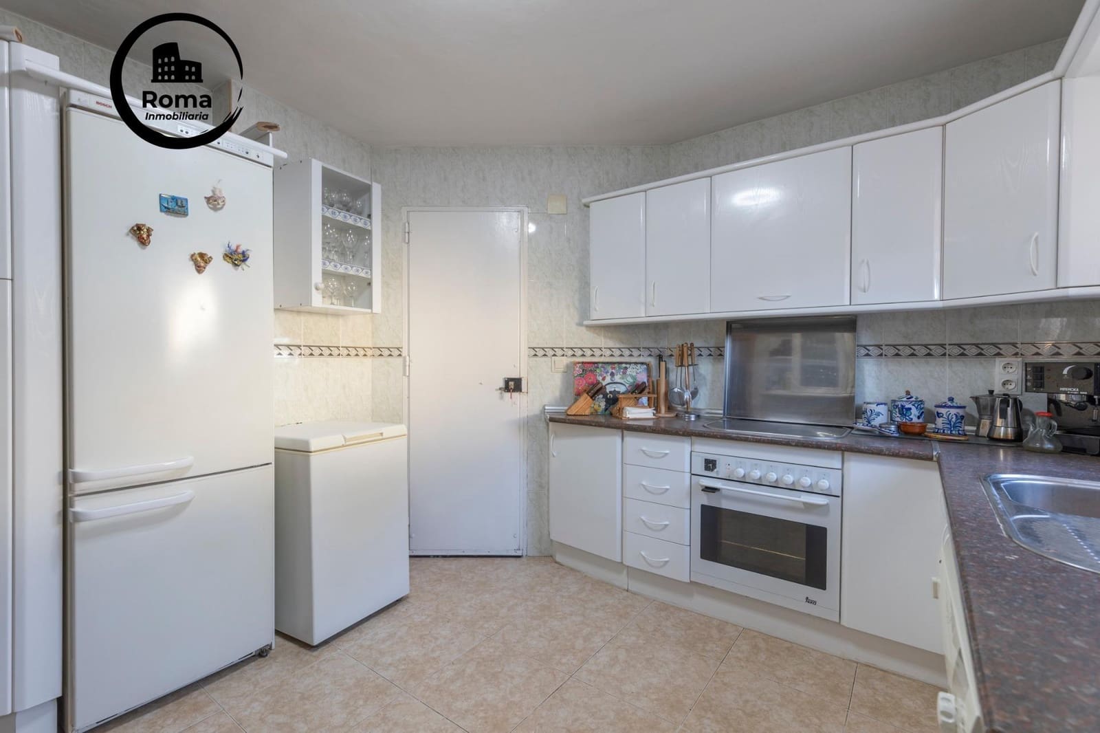 4 makuuhuone Huvila myytävänä paikassa Albolote mukana uima-altaan - 350 000 € (Ref: 9504434)