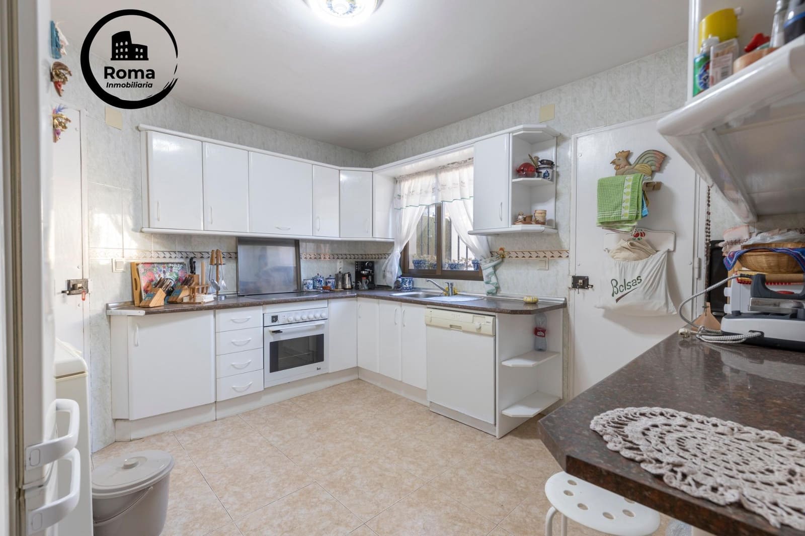 4 makuuhuone Huvila myytävänä paikassa Albolote mukana uima-altaan - 350 000 € (Ref: 9504434)