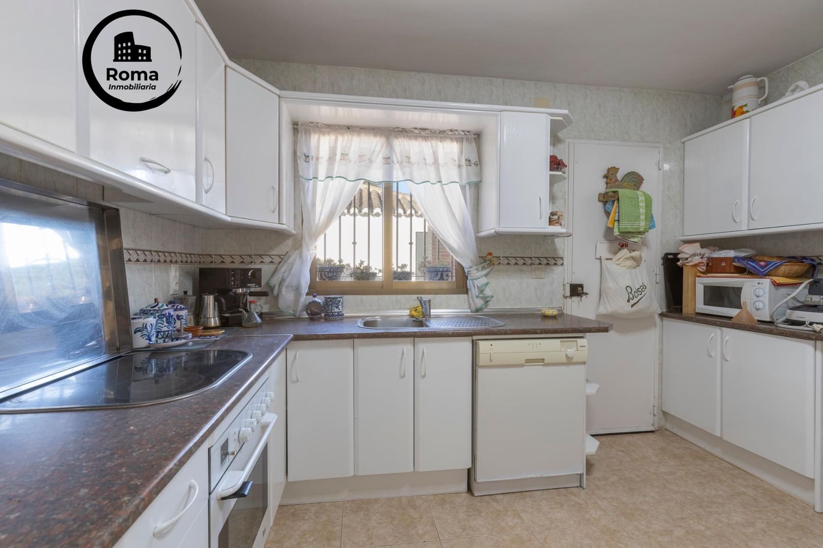 4 makuuhuone Huvila myytävänä paikassa Albolote mukana uima-altaan - 350 000 € (Ref: 9504434)