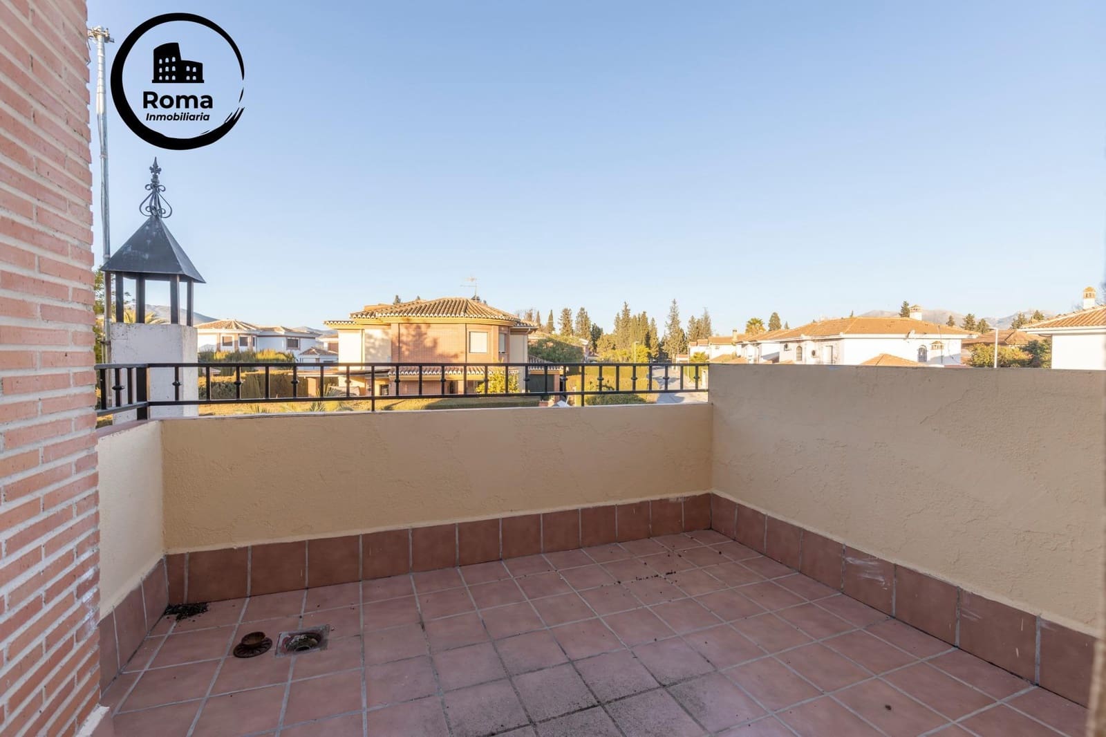 4 makuuhuone Huvila myytävänä paikassa Albolote mukana uima-altaan - 350 000 € (Ref: 9504434)