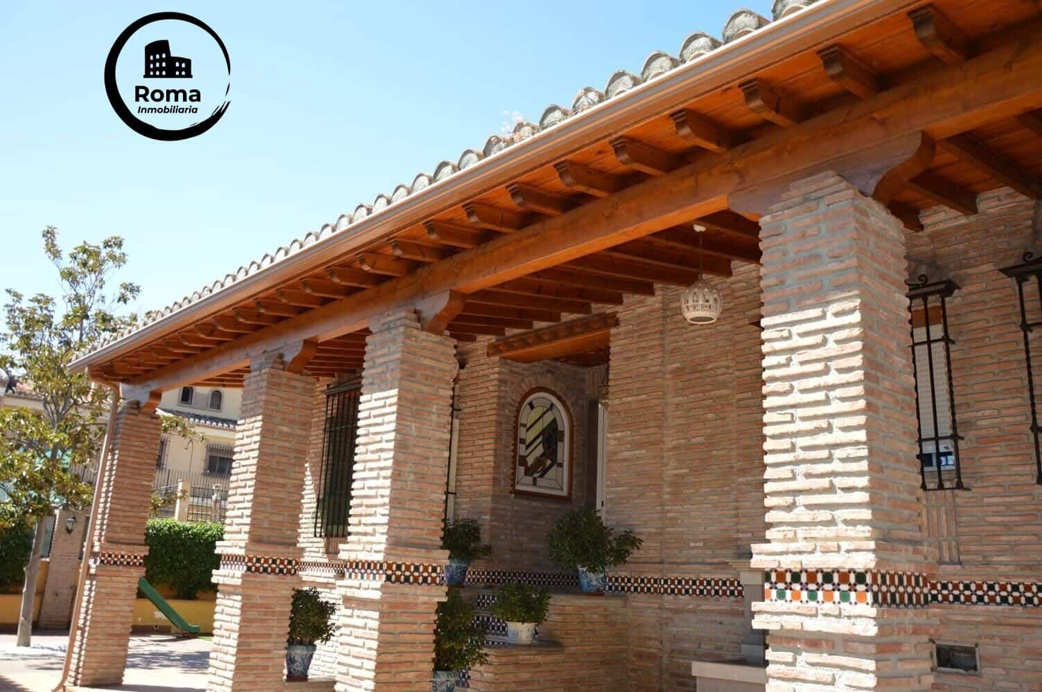 4 slaapkamer Villa te koop in Ogijares met zwembad garage - € 599.000 (Ref: 9504439)