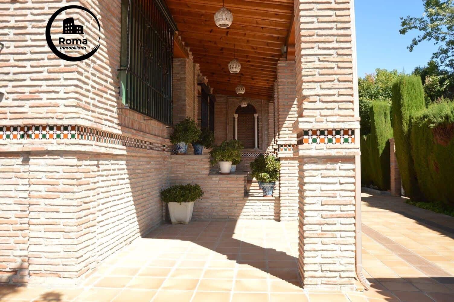 4 slaapkamer Villa te koop in Ogijares met zwembad garage - € 599.000 (Ref: 9504439)