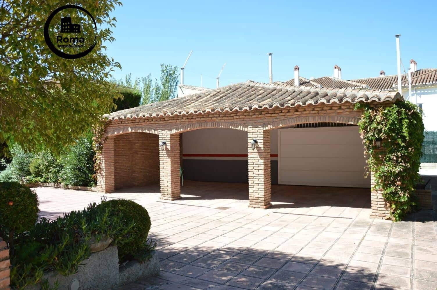 4 slaapkamer Villa te koop in Ogijares met zwembad garage - € 599.000 (Ref: 9504439)