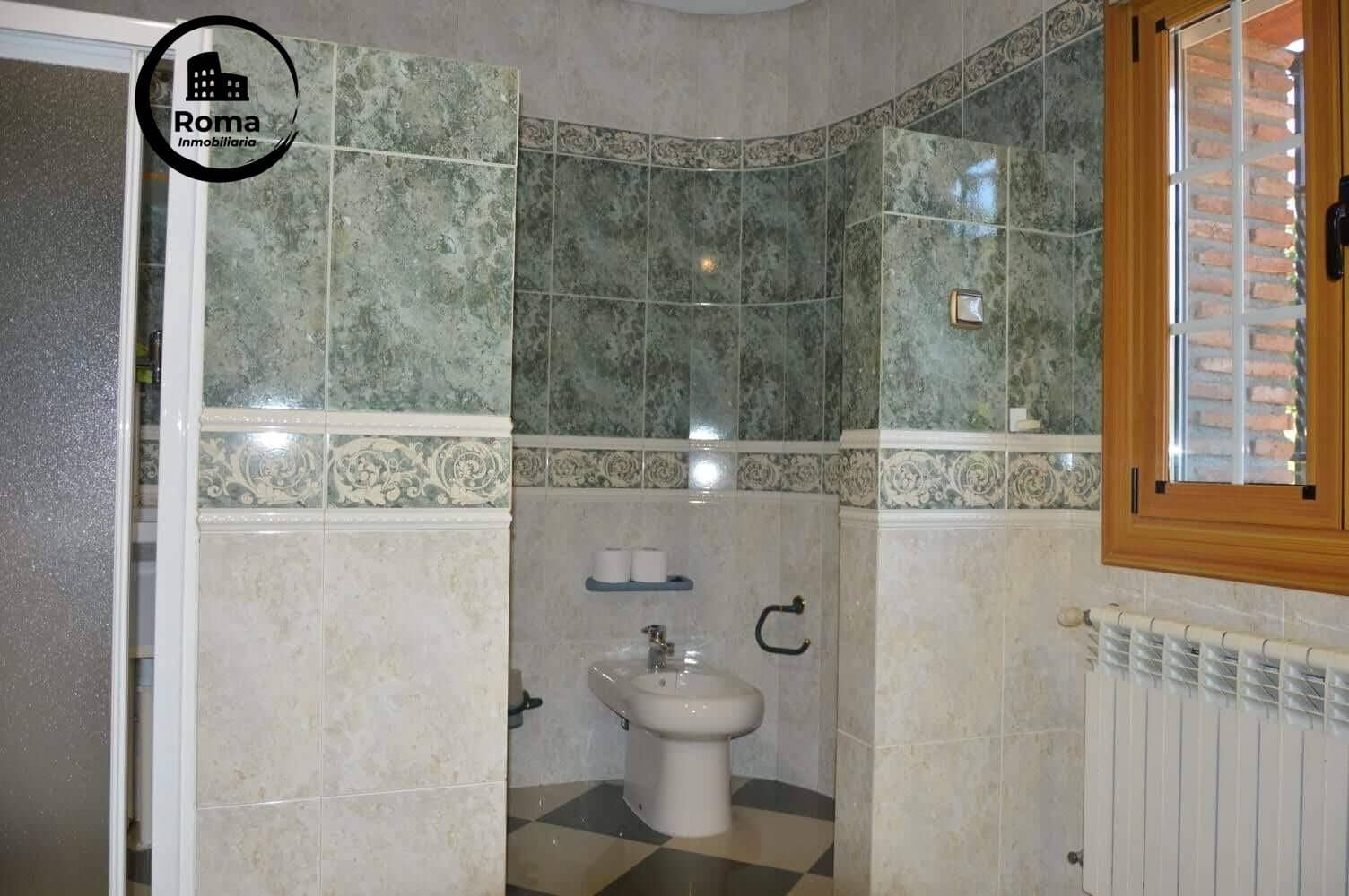 4 slaapkamer Villa te koop in Ogijares met zwembad garage - € 599.000 (Ref: 9504439)