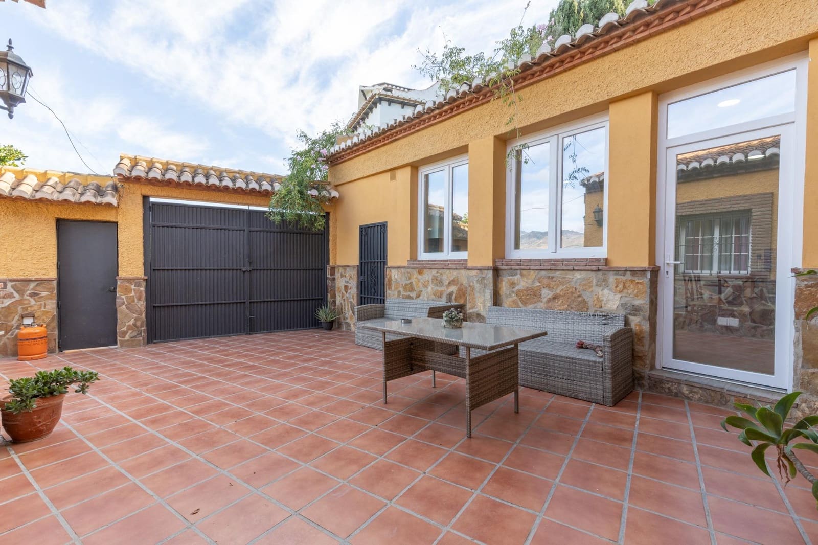 3 bedroom Villa for sale in Almunecar with pool - € 599,000 (Ref: 9504440)