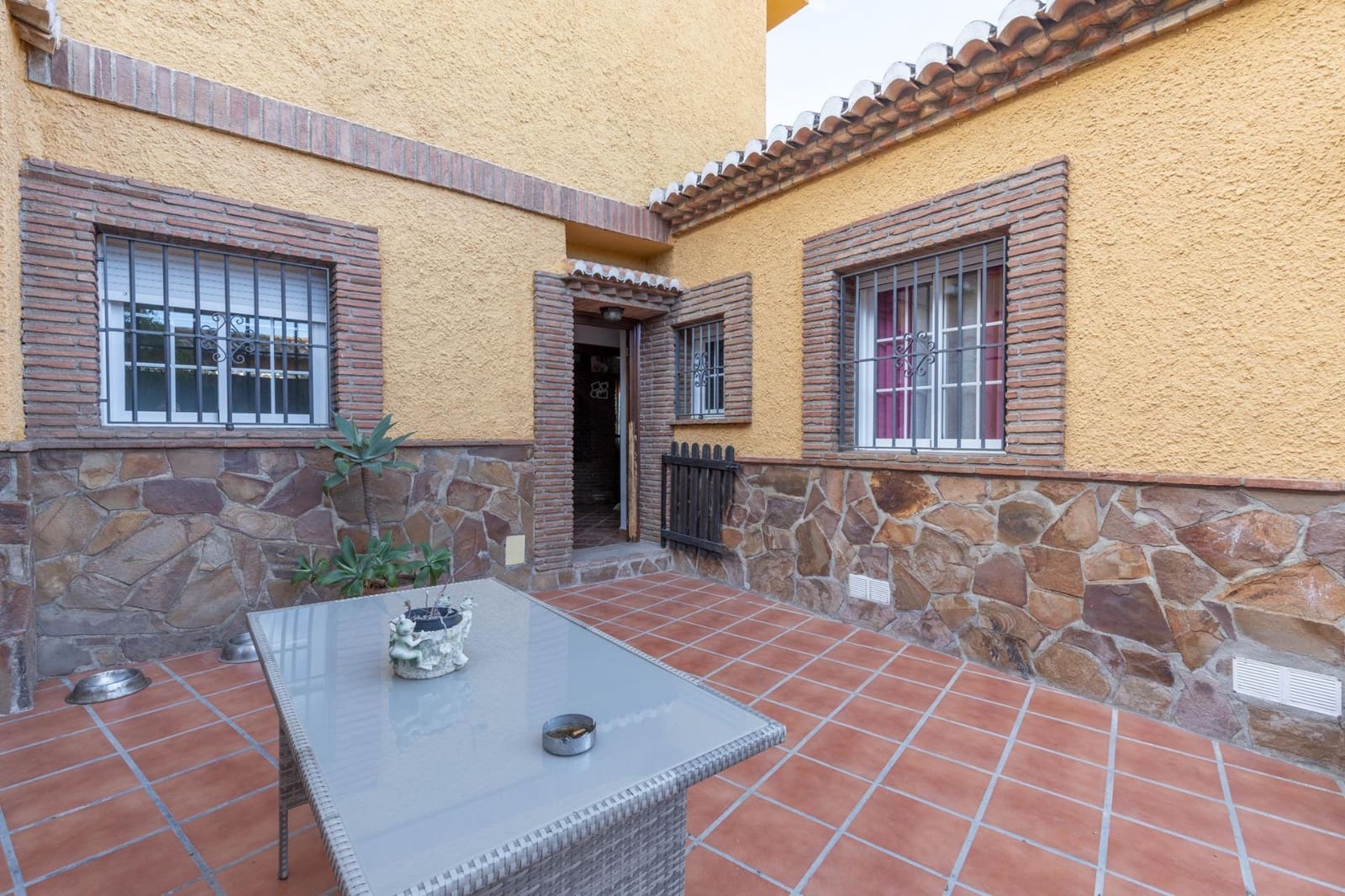 3 bedroom Villa for sale in Almunecar with pool - € 599,000 (Ref: 9504440)