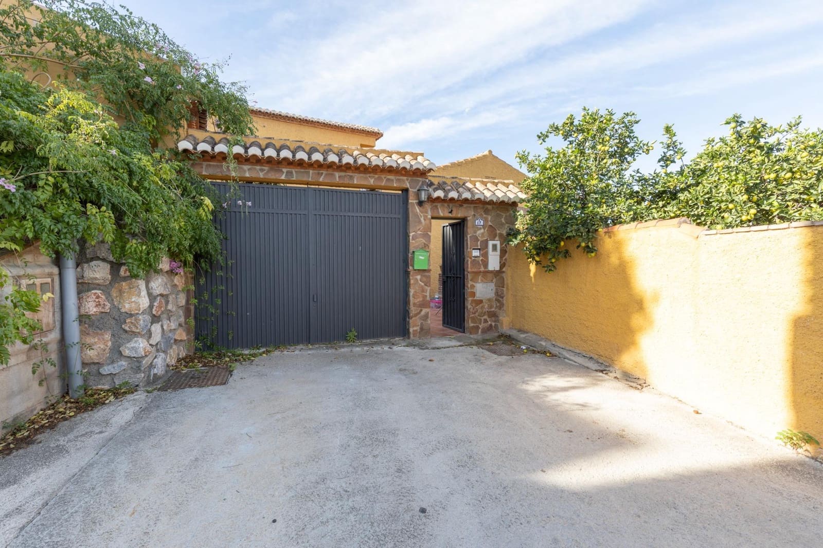 3 bedroom Villa for sale in Almunecar with pool - € 599,000 (Ref: 9504440)