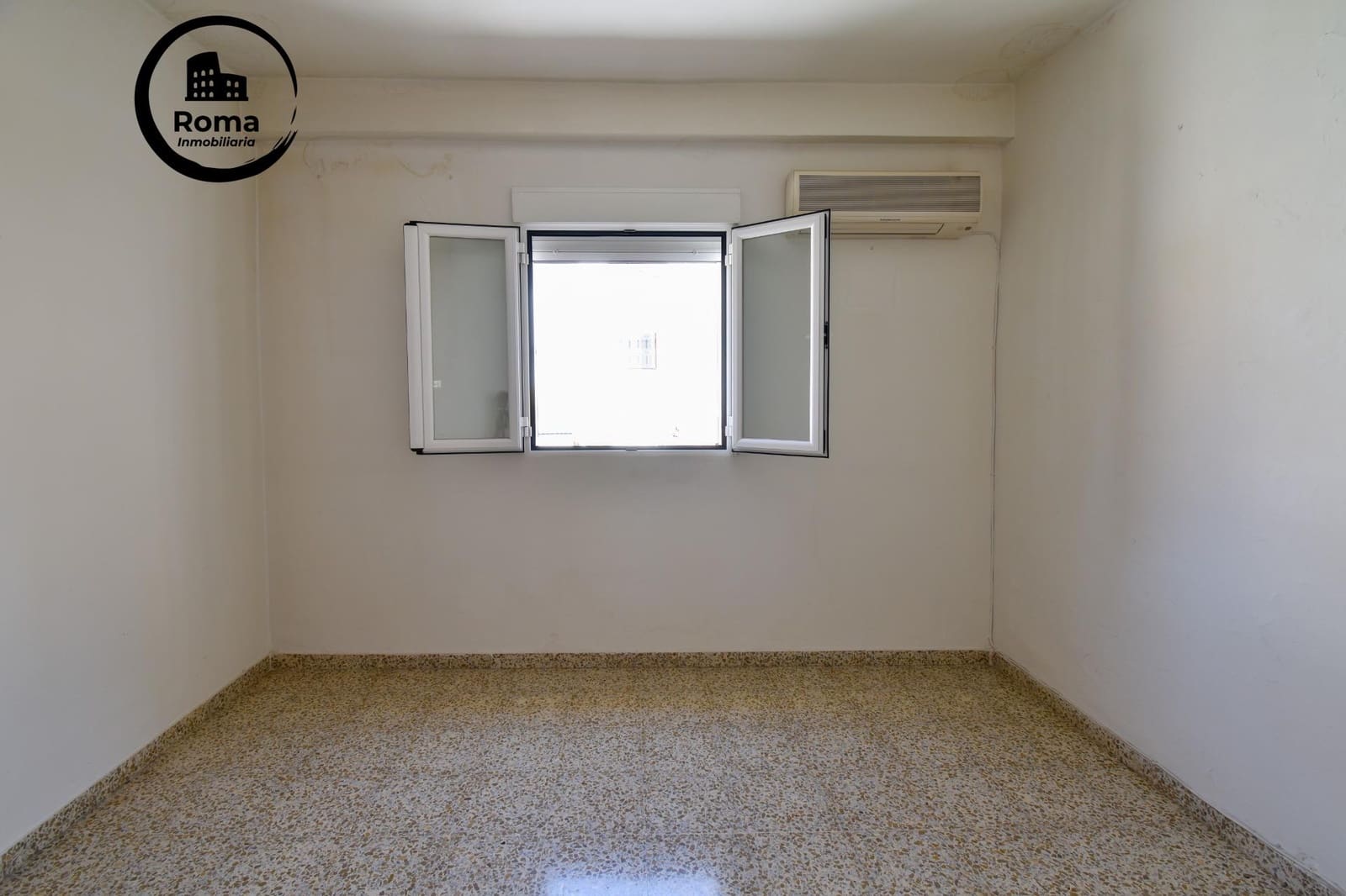 4 slaapkamer Huis te koop in Maracena met garage - € 225.000 (Ref: 9504574)