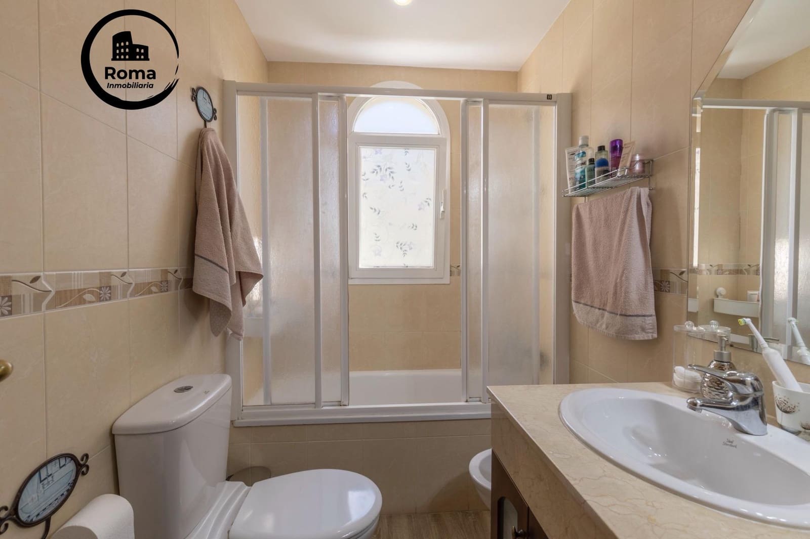 4 bedroom Semi-detached Villa for sale in Albolote with garage - € 304,900 (Ref: 9504575)