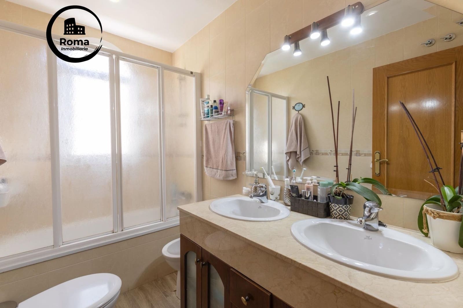 4 bedroom Semi-detached Villa for sale in Albolote with garage - € 304,900 (Ref: 9504575)