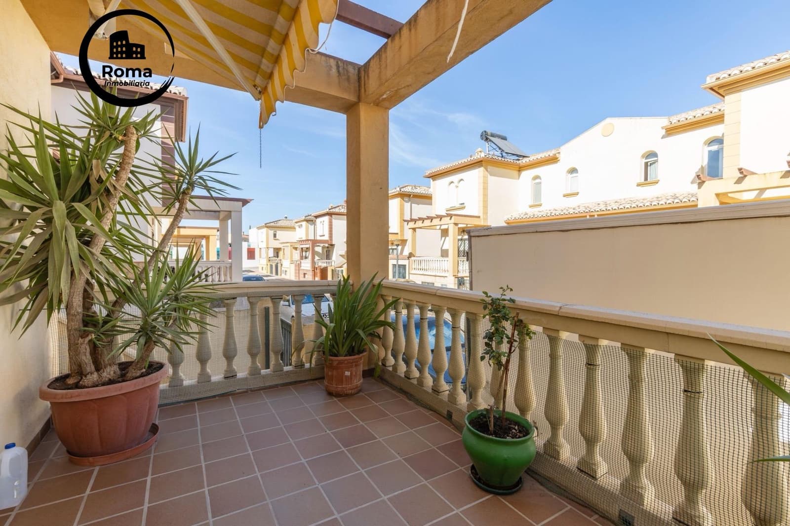 4 bedroom Semi-detached Villa for sale in Albolote with garage - € 304,900 (Ref: 9504575)