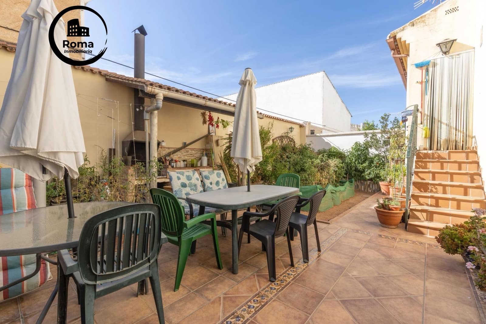 4 bedroom Semi-detached Villa for sale in Albolote with garage - € 304,900 (Ref: 9504575)