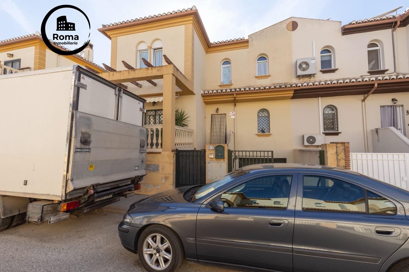 4 bedroom Semi-detached Villa for sale in Albolote with garage - € 304,900 (Ref: 9504575)