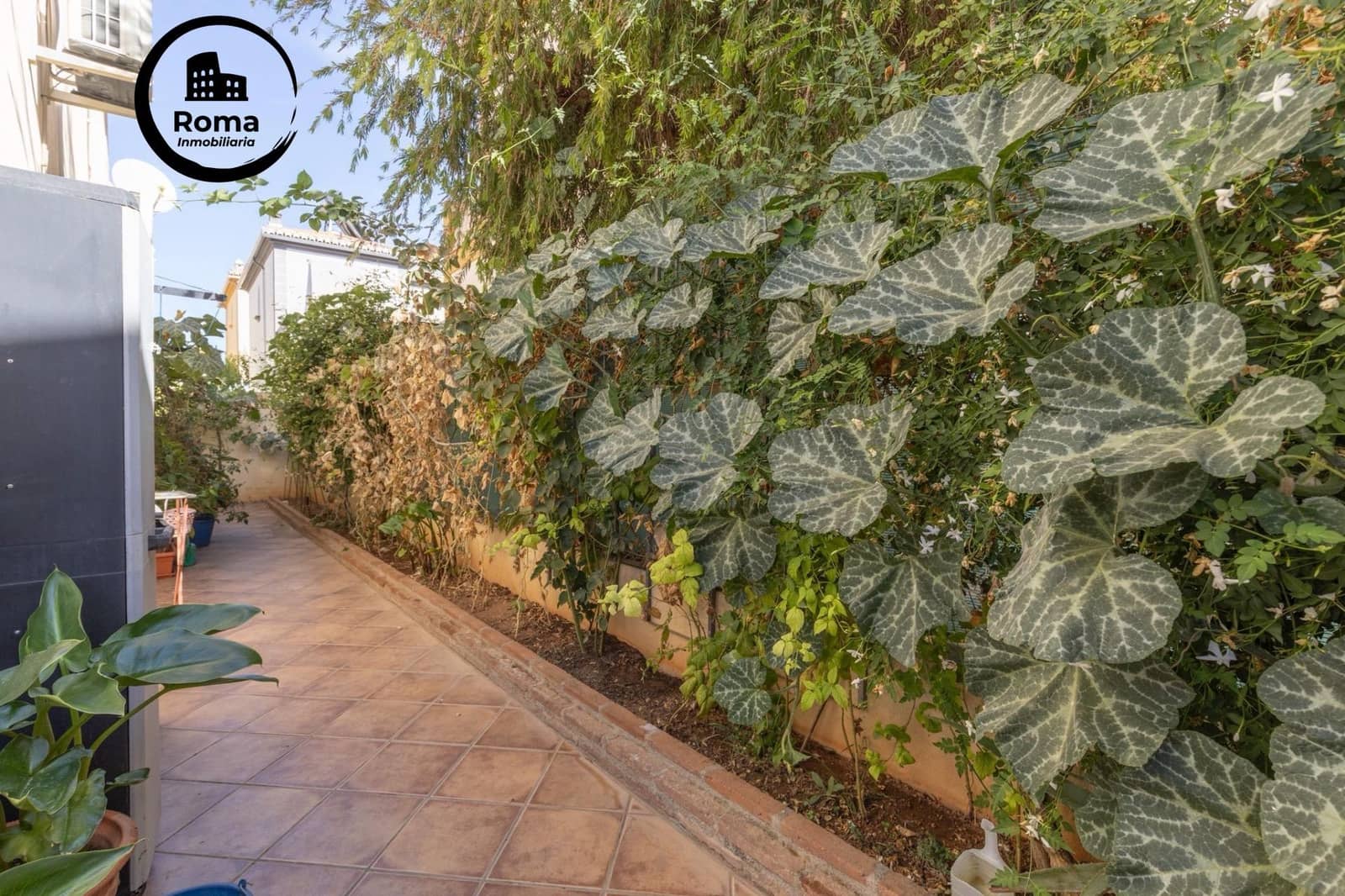 4 bedroom Semi-detached Villa for sale in Albolote with garage - € 304,900 (Ref: 9504575)