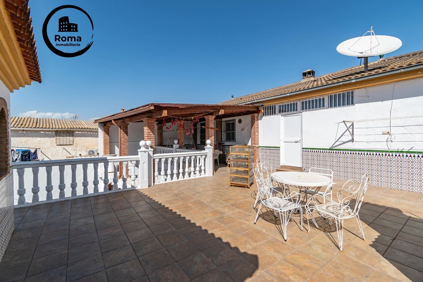 Casa de 4 habitaciones en Atarfe en venta con piscina - 280.000 € (Ref: 9504576)