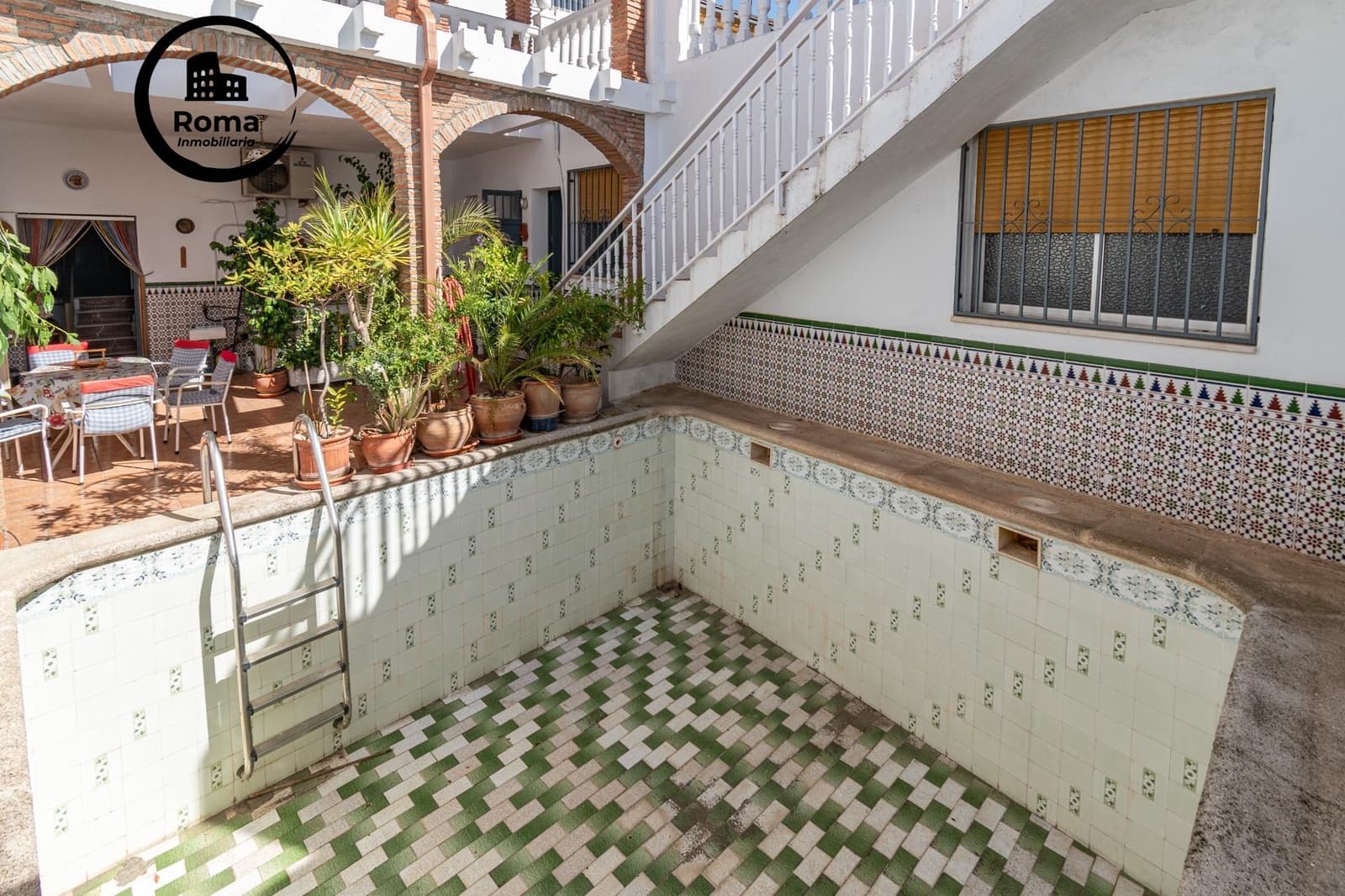 Casa de 4 habitaciones en Atarfe en venta con piscina - 280.000 € (Ref: 9504576)