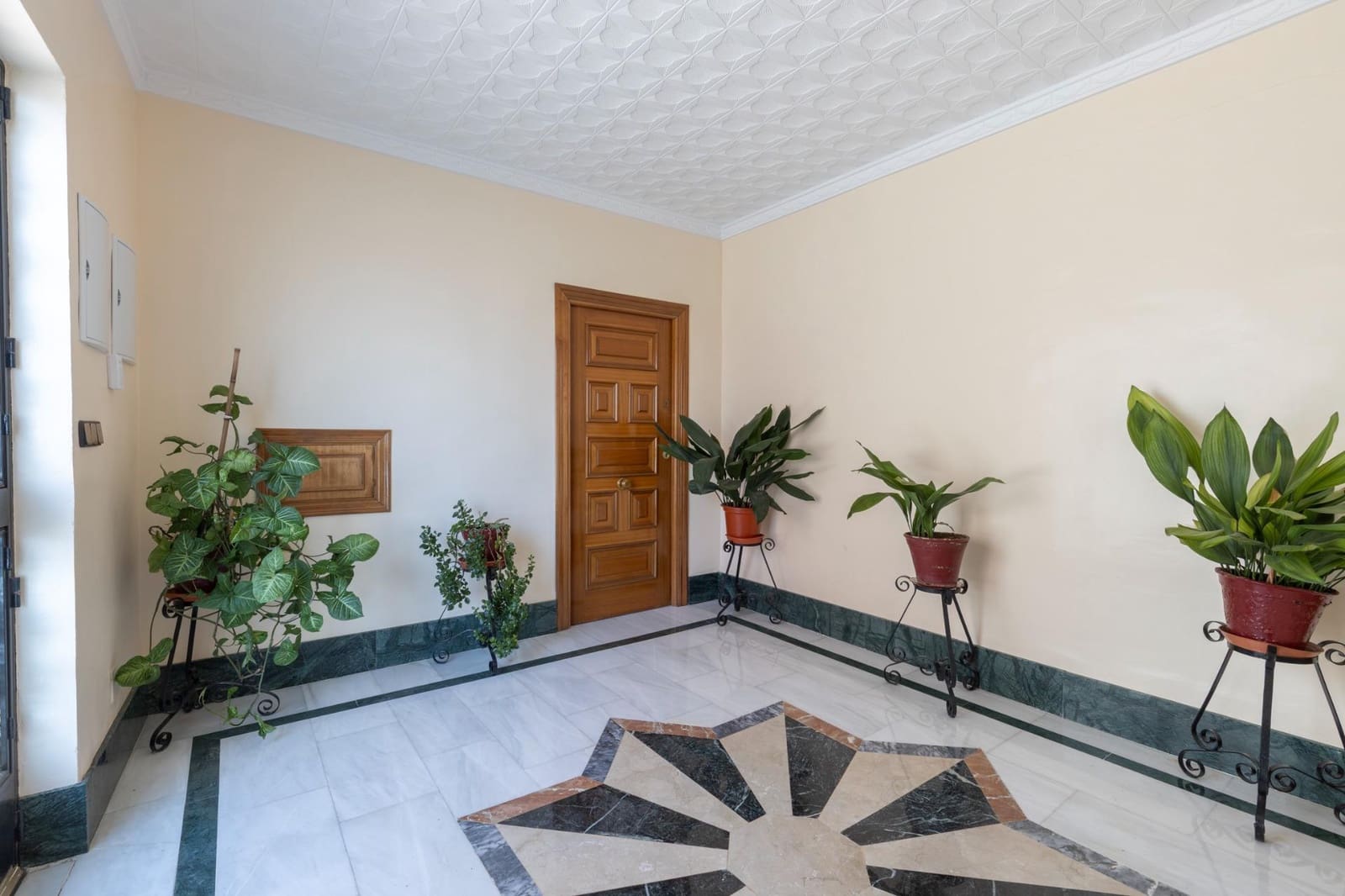 10 bedroom Semi-detached Villa for sale in Jun with garage - € 498,000 (Ref: 9504577)