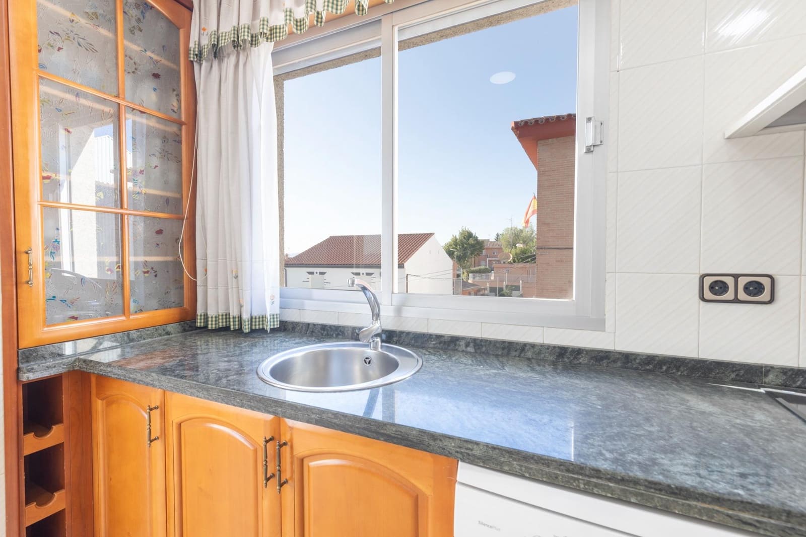 10 bedroom Semi-detached Villa for sale in Jun with garage - € 498,000 (Ref: 9504577)