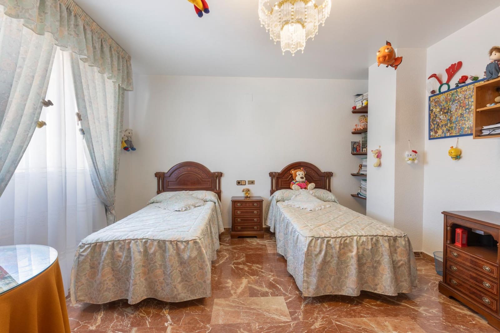 10 bedroom Semi-detached Villa for sale in Jun with garage - € 498,000 (Ref: 9504577)