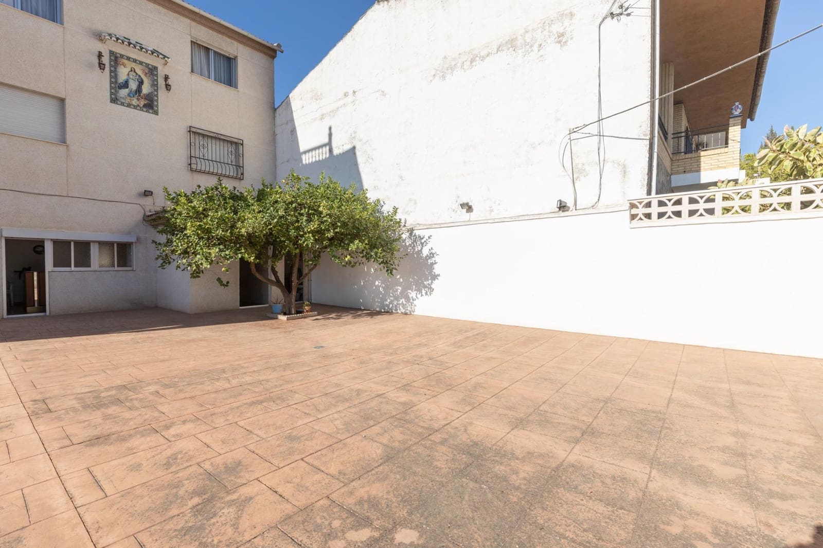 10 bedroom Semi-detached Villa for sale in Jun with garage - € 498,000 (Ref: 9504577)