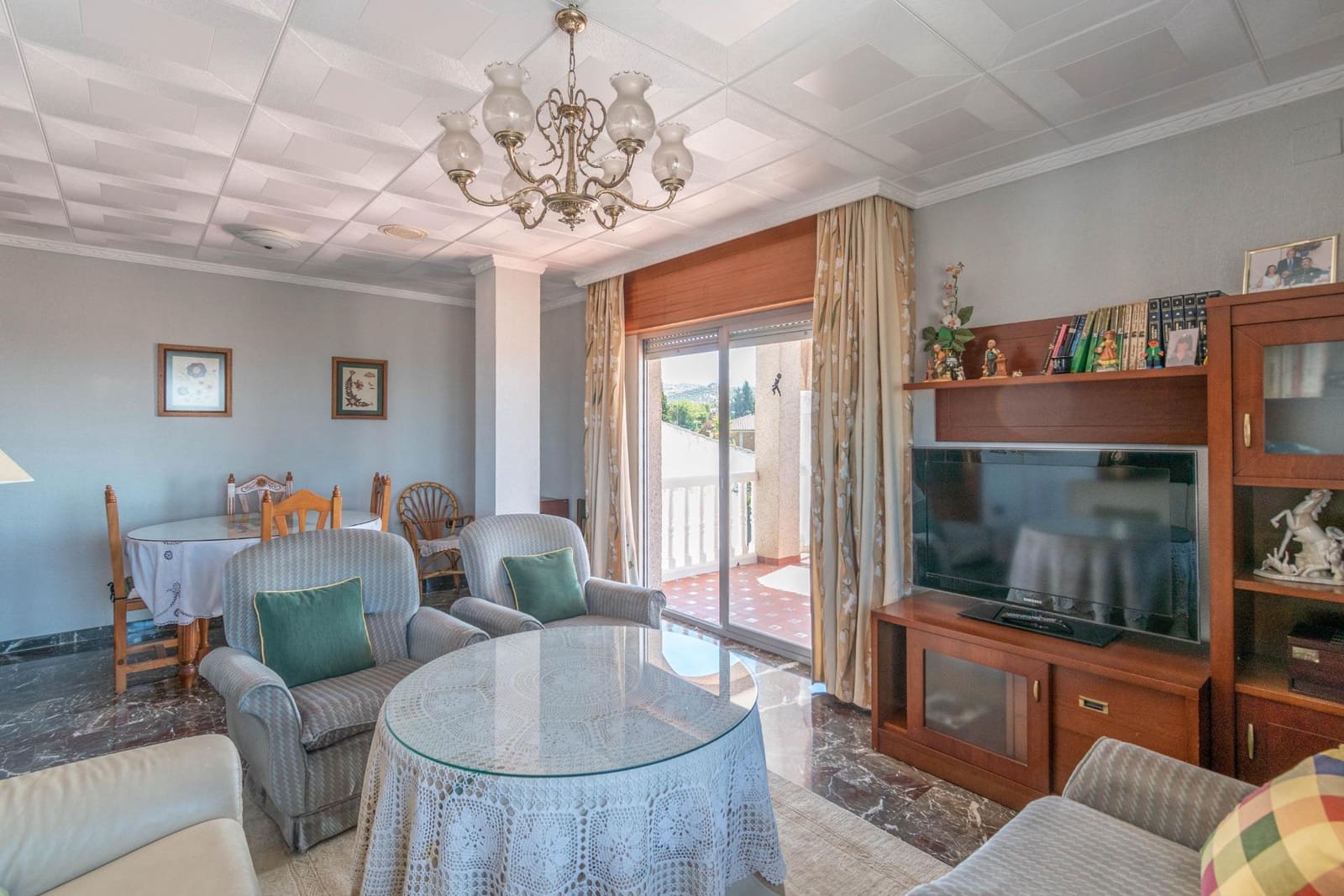 10 bedroom Semi-detached Villa for sale in Jun with garage - € 498,000 (Ref: 9504577)