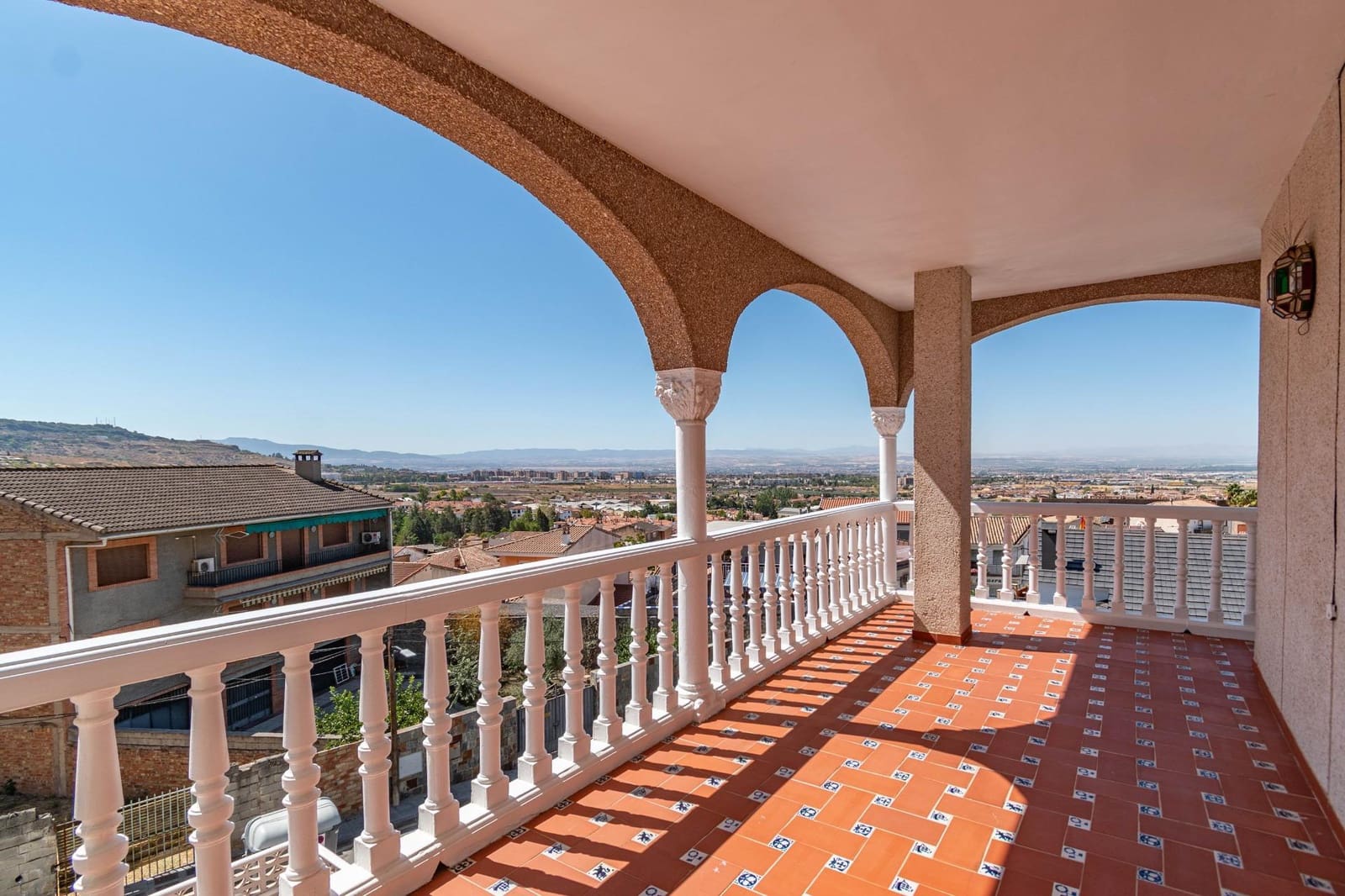 10 bedroom Semi-detached Villa for sale in Jun with garage - € 498,000 (Ref: 9504577)