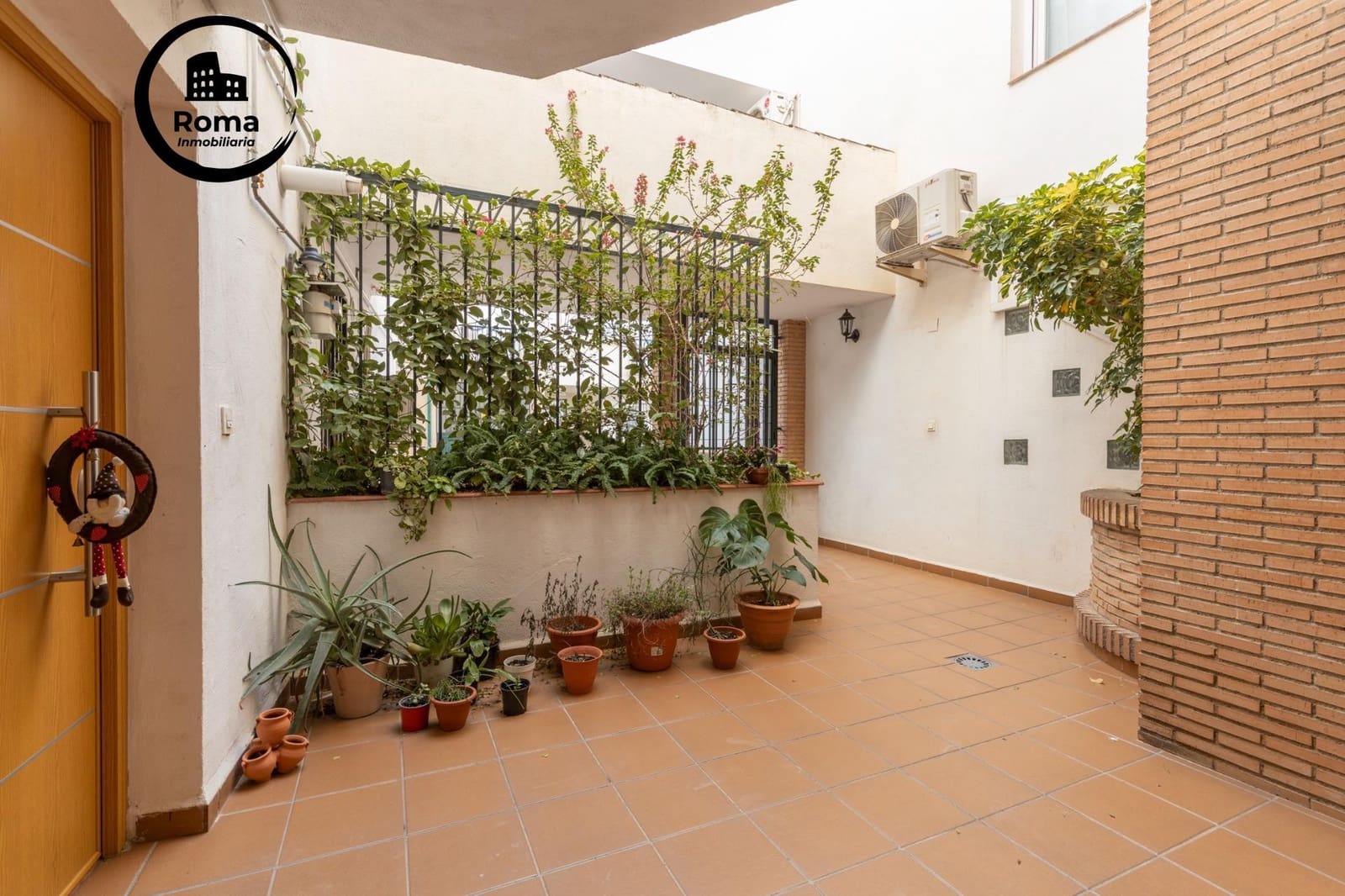 2 bedroom Flat for sale in Las Gabias with pool - € 149,000 (Ref: 9504578)