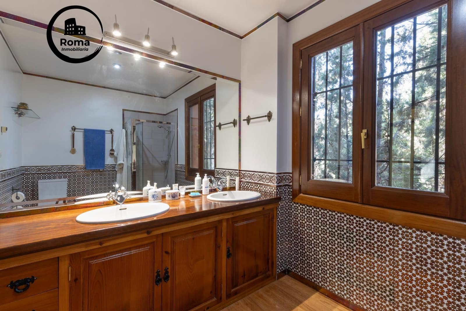 11 bedroom Villa for sale in Huetor Vega with garage - € 850,000 (Ref: 9509079)