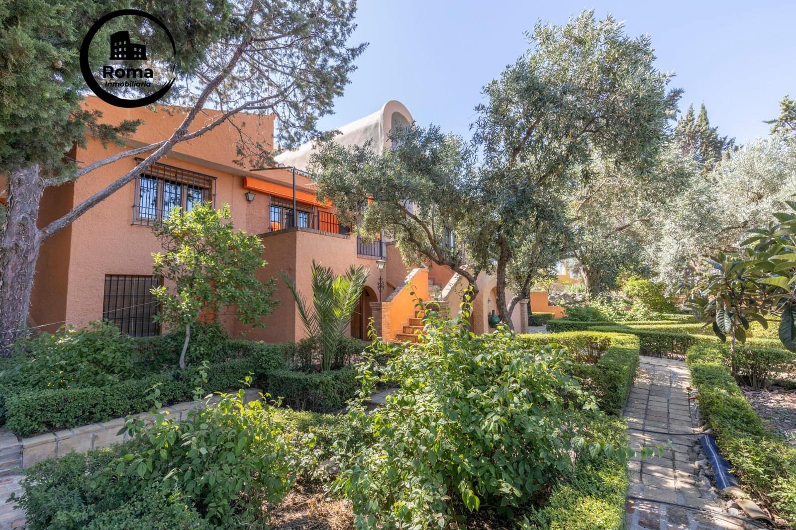 11 bedroom Villa for sale in Huetor Vega with garage - € 850,000 (Ref: 9509079)