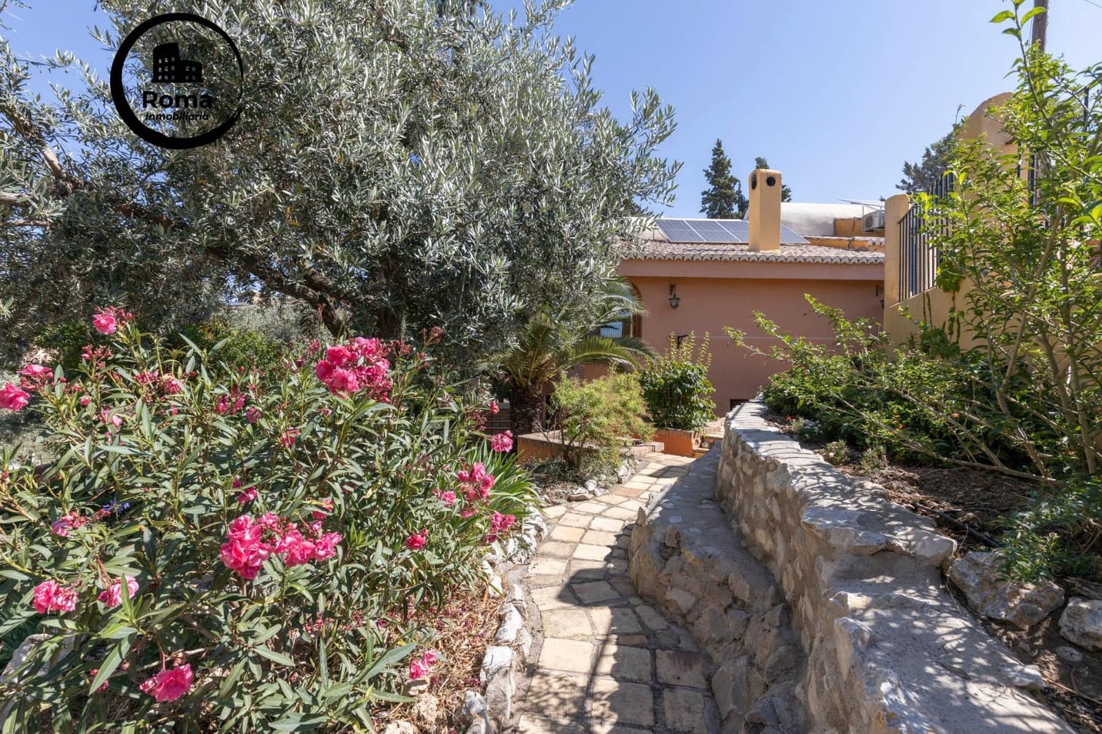 11 bedroom Villa for sale in Huetor Vega with garage - € 850,000 (Ref: 9509079)