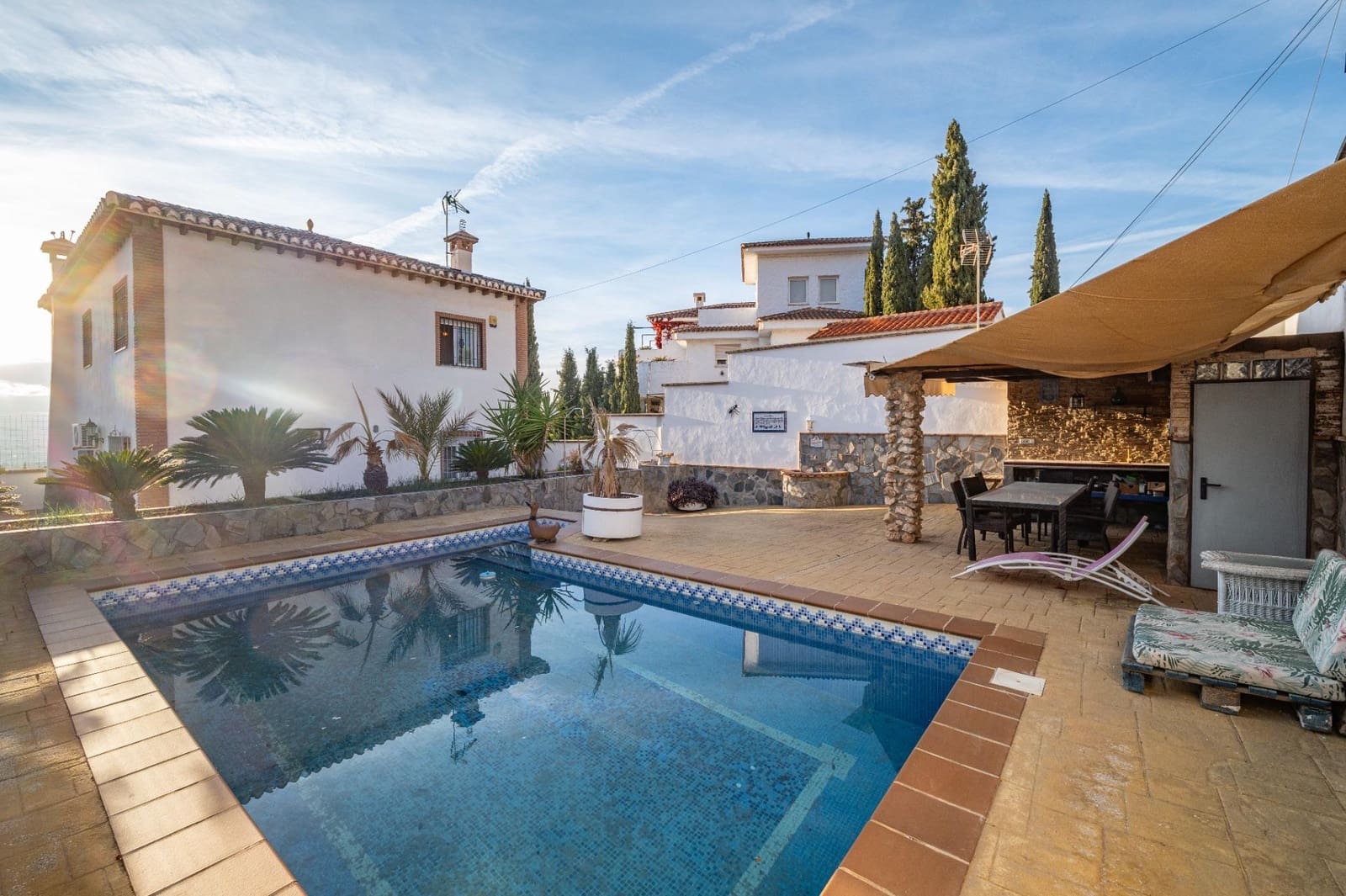 5 bedroom Villa for sale in Huetor Vega with pool garage - € 419,000 (Ref: 9509085)