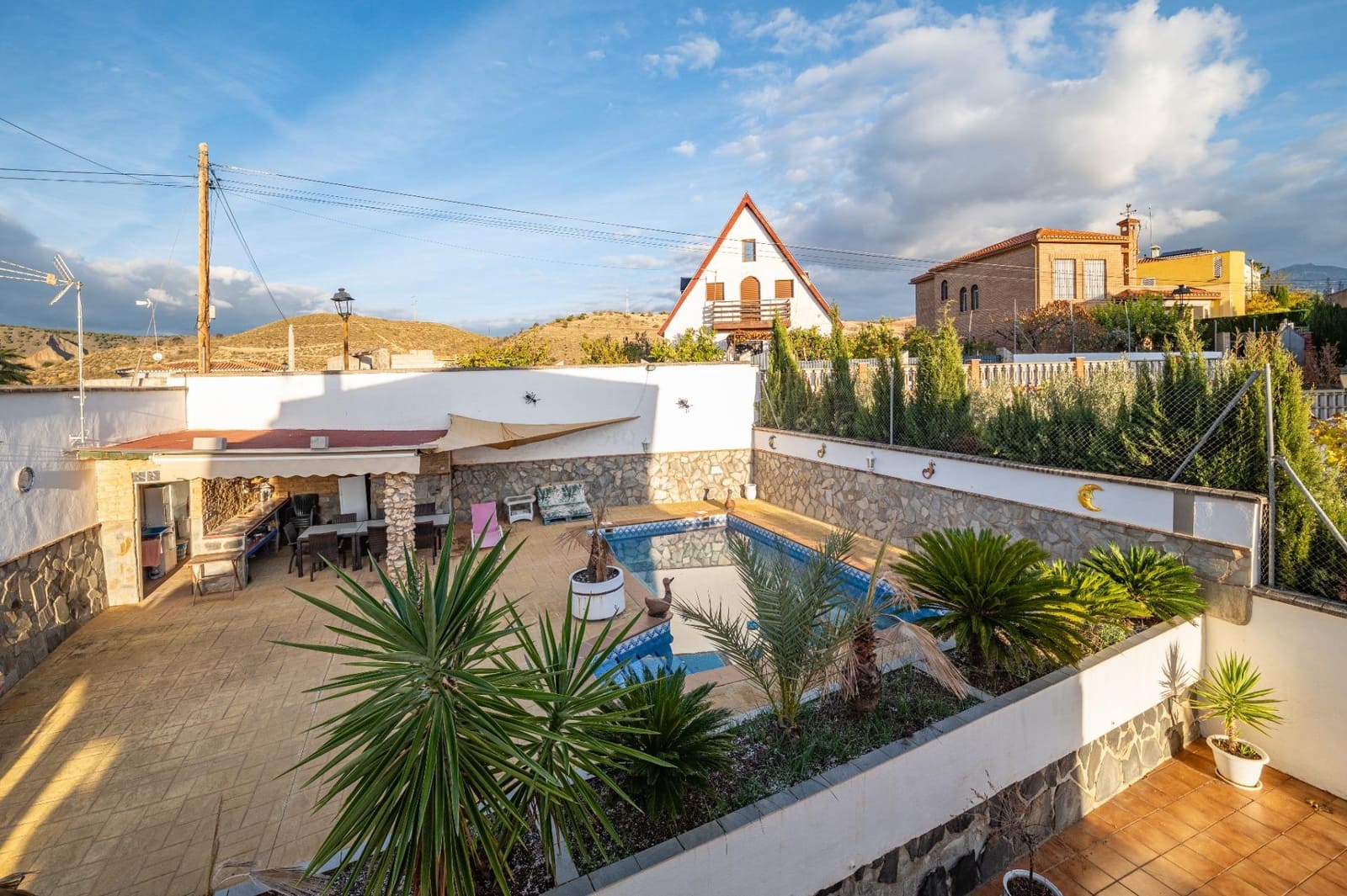 5 bedroom Villa for sale in Huetor Vega with pool garage - € 419,000 (Ref: 9509085)