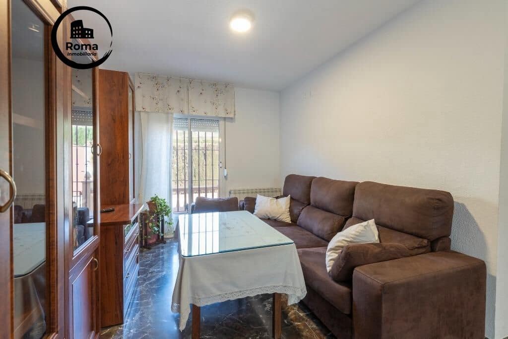 6 bedroom Semi-detached Villa for sale in Huetor Vega with pool garage - € 320,000 (Ref: 9509090)