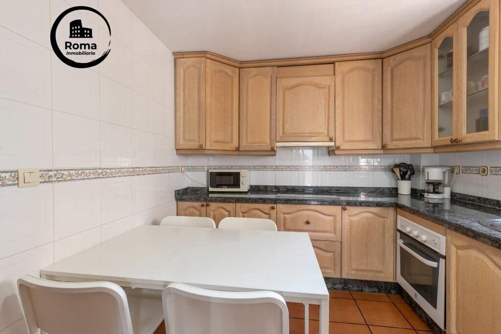 6 bedroom Semi-detached Villa for sale in Huetor Vega with pool garage - € 320,000 (Ref: 9509090)