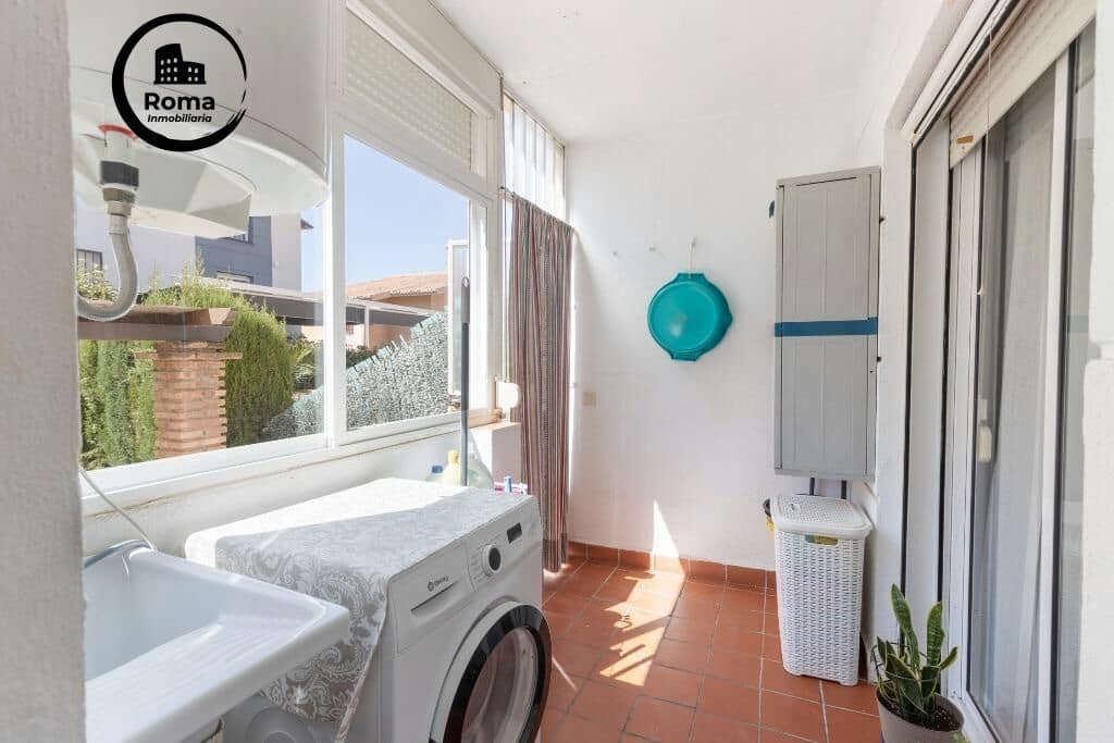 6 bedroom Semi-detached Villa for sale in Huetor Vega with pool garage - € 320,000 (Ref: 9509090)