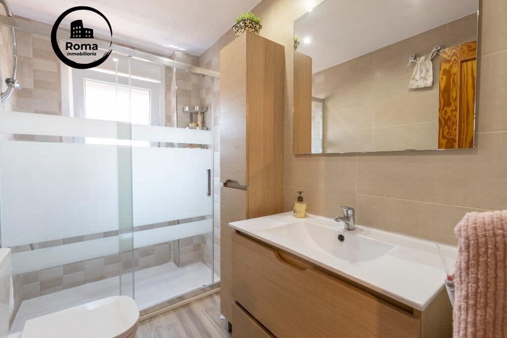 6 bedroom Semi-detached Villa for sale in Huetor Vega with pool garage - € 320,000 (Ref: 9509090)