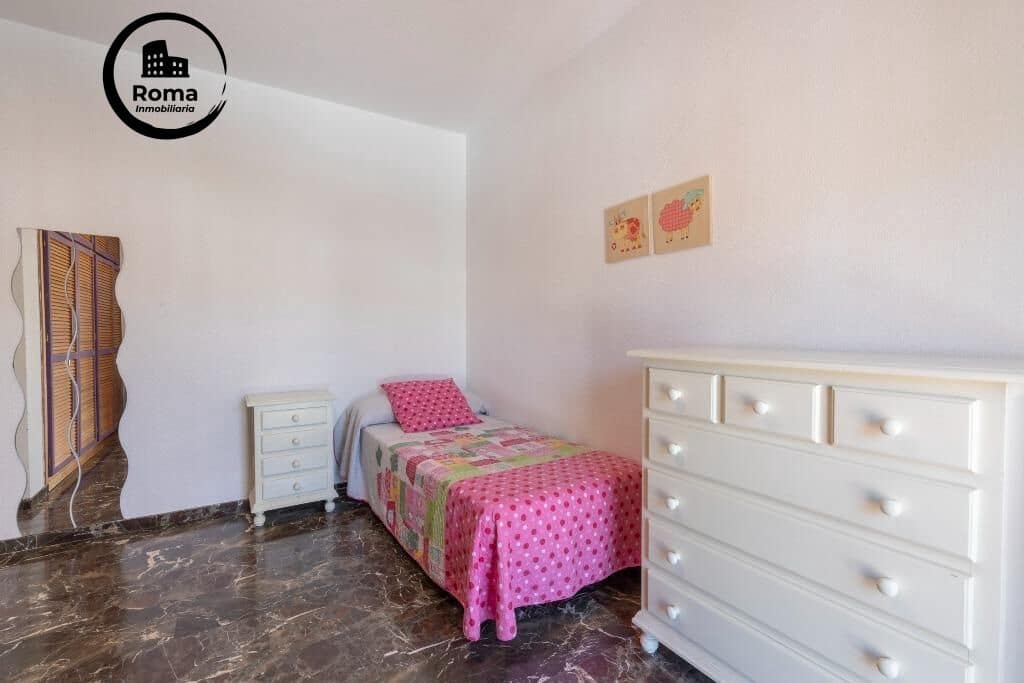 6 bedroom Semi-detached Villa for sale in Huetor Vega with pool garage - € 320,000 (Ref: 9509090)