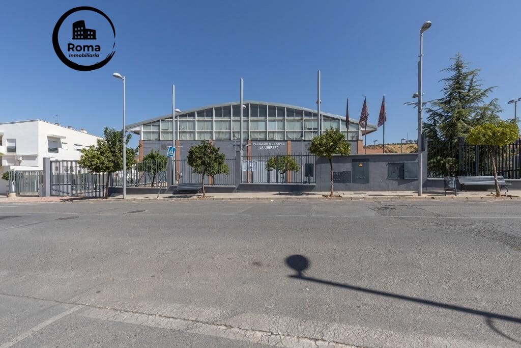 6 bedroom Semi-detached Villa for sale in Huetor Vega with pool garage - € 320,000 (Ref: 9509090)