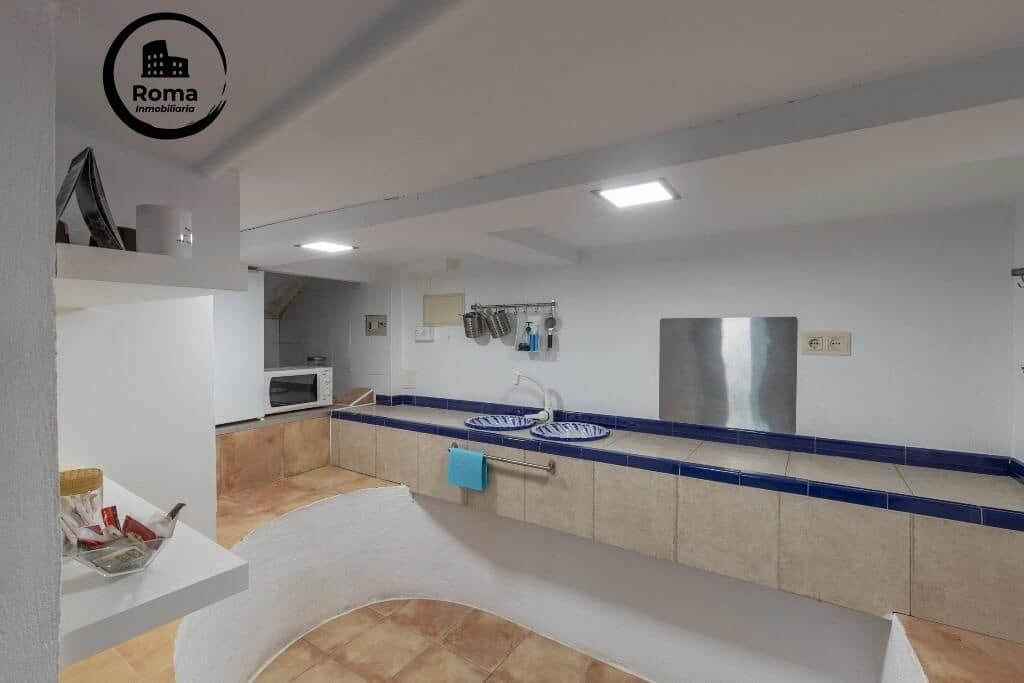 6 bedroom Semi-detached Villa for sale in Huetor Vega with pool garage - € 320,000 (Ref: 9509090)