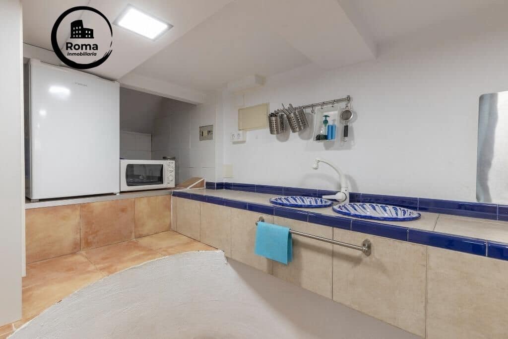 6 bedroom Semi-detached Villa for sale in Huetor Vega with pool garage - € 320,000 (Ref: 9509090)