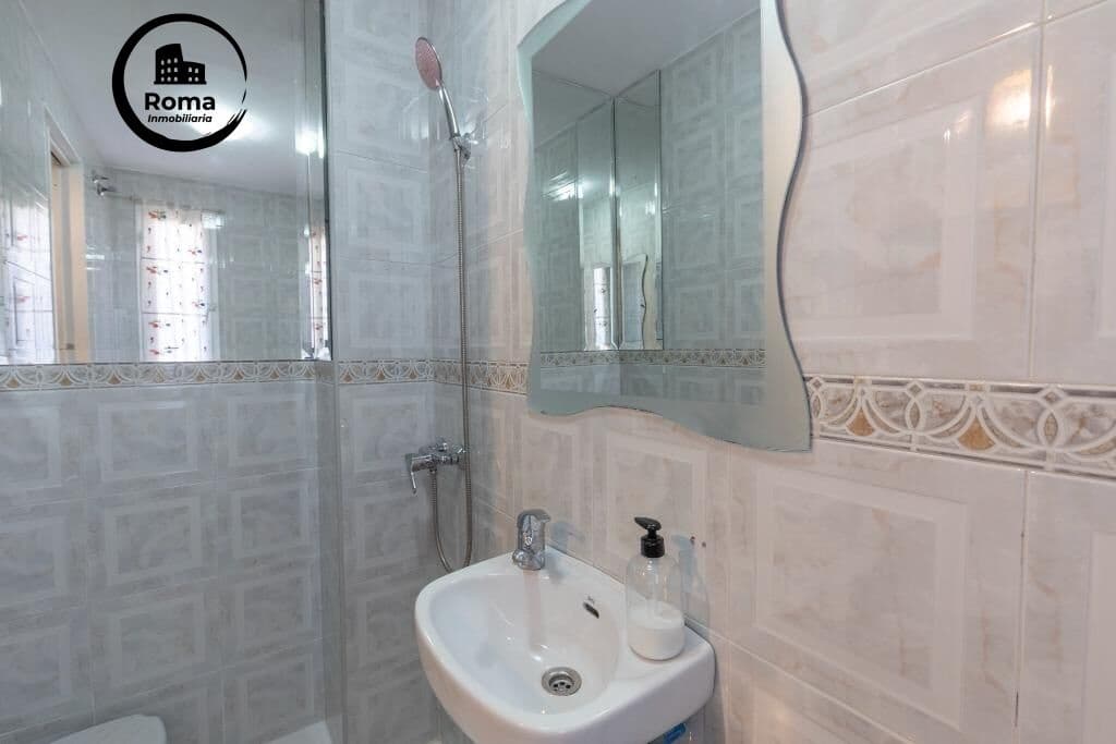 6 bedroom Semi-detached Villa for sale in Huetor Vega with pool garage - € 320,000 (Ref: 9509090)