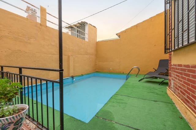 4 soveværelse Semi-Rækkehus til salg i Huétor Vega med swimmingpool - € 315.000 (Ref: 9509091)