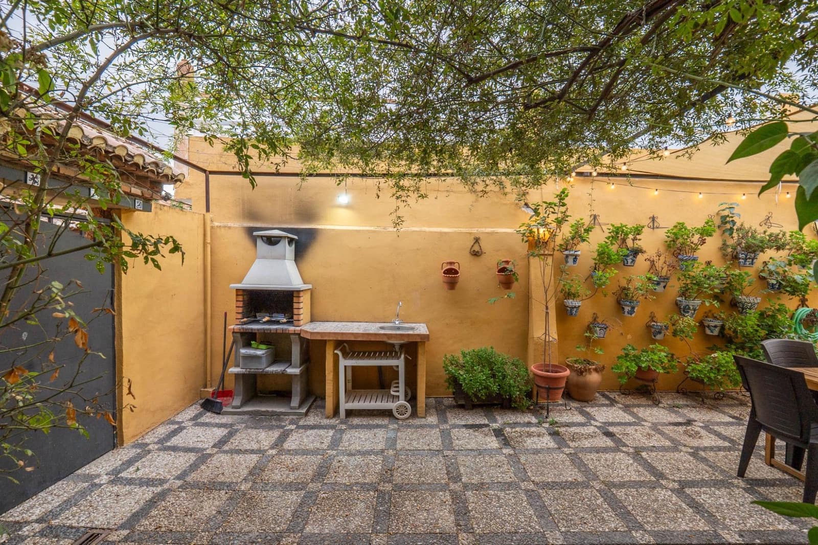 4 bedroom Semi-detached Villa for sale in Huetor Vega with pool - € 315,000 (Ref: 9509091)