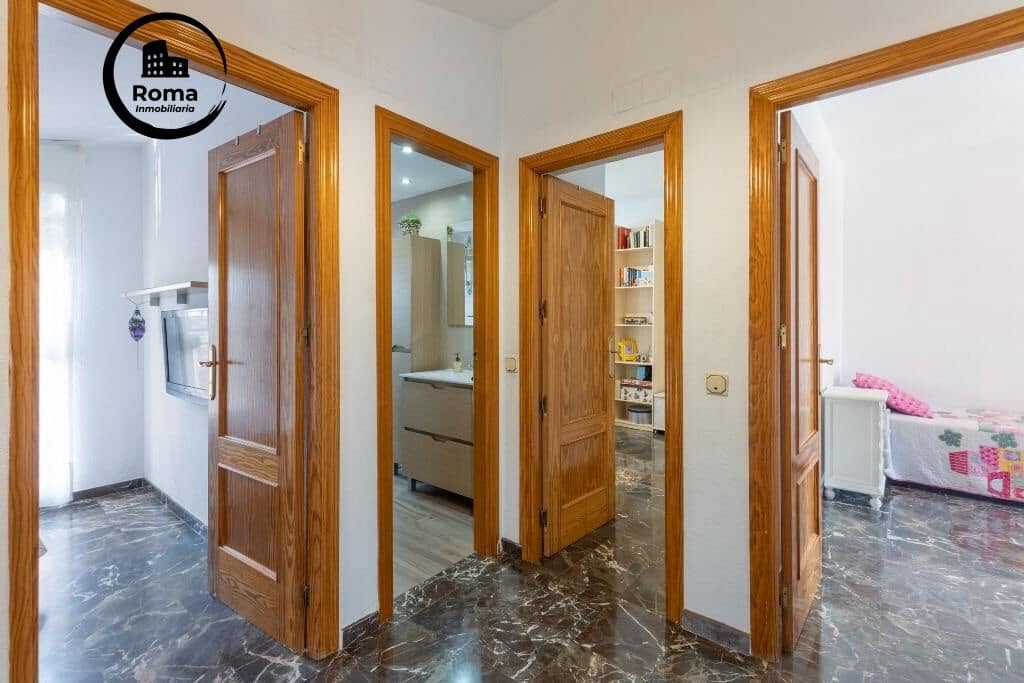 6 bedroom Semi-detached Villa for sale in Huetor Vega with pool garage - € 320,000 (Ref: 9509092)